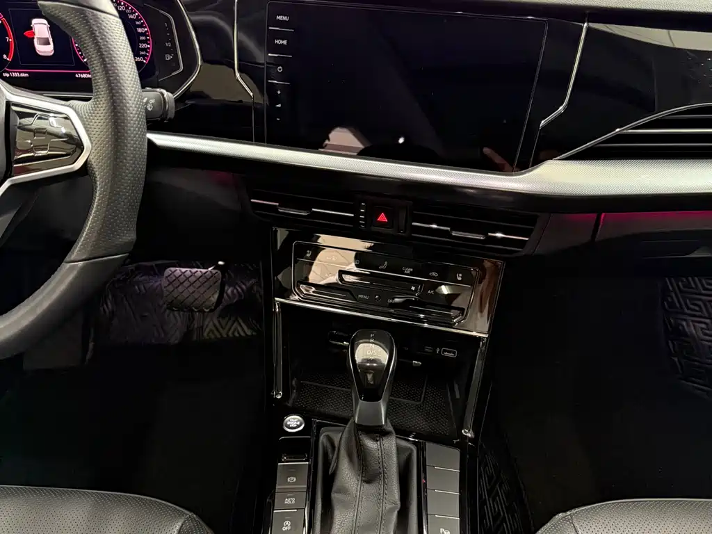 Volkswagen Passat 2023 330TSI Luxury Edition 2023 - thumbnail 9