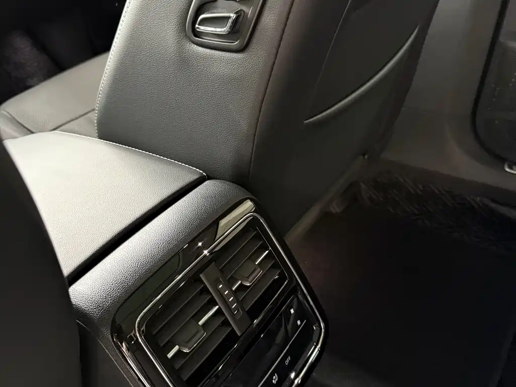 Volkswagen Passat 2023 330TSI Luxury Edition 2023 - thumbnail 11