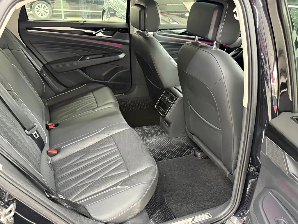 Volkswagen Passat 2023 330TSI Luxury Edition 2023 - thumbnail 13