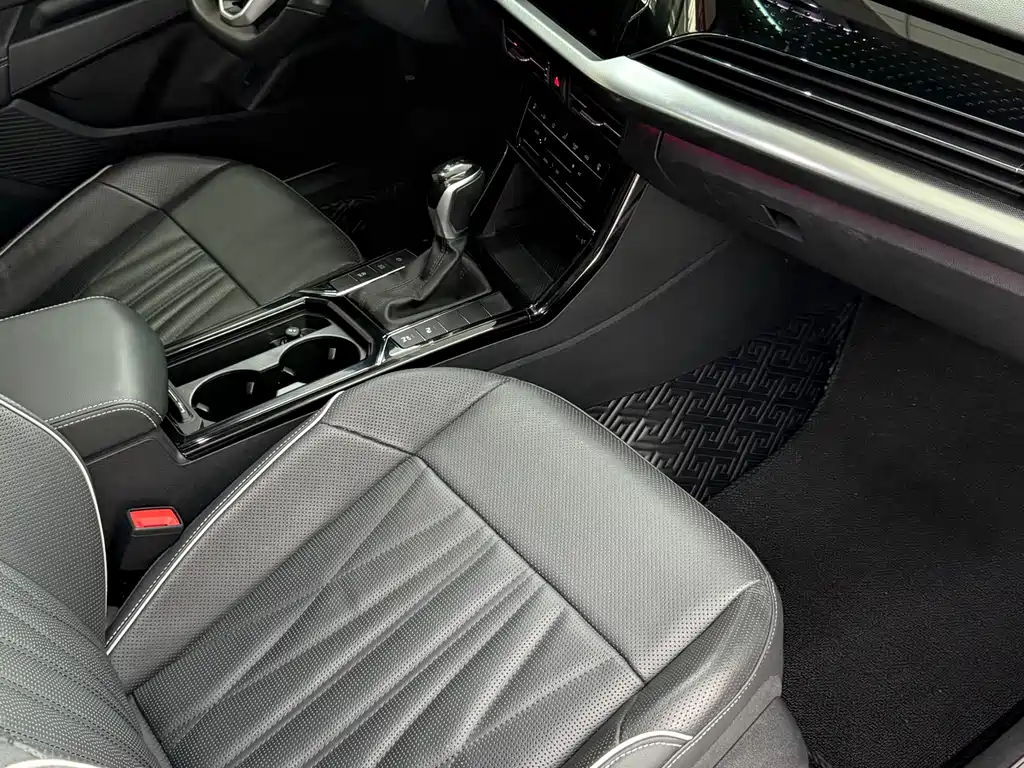 Volkswagen Passat 2023 330TSI Luxury Edition 2023 - thumbnail 15