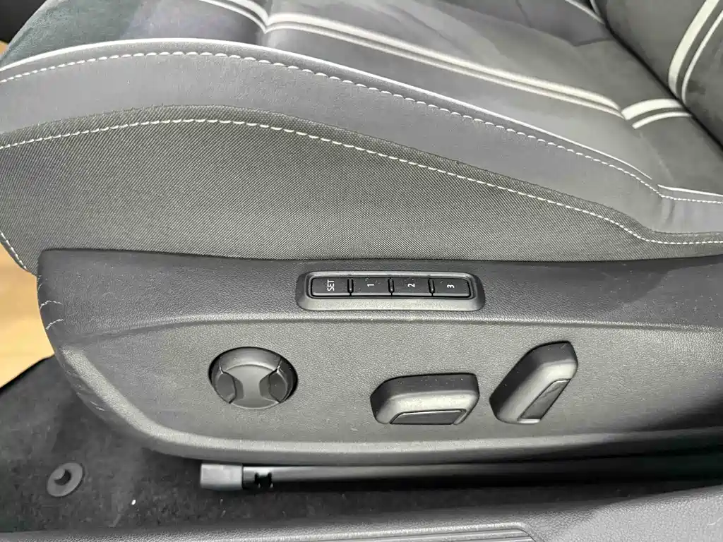 Volkswagen Volkswagen Golf 2023 280TSI DSG R-Line Lite 2022 - thumbnail 10