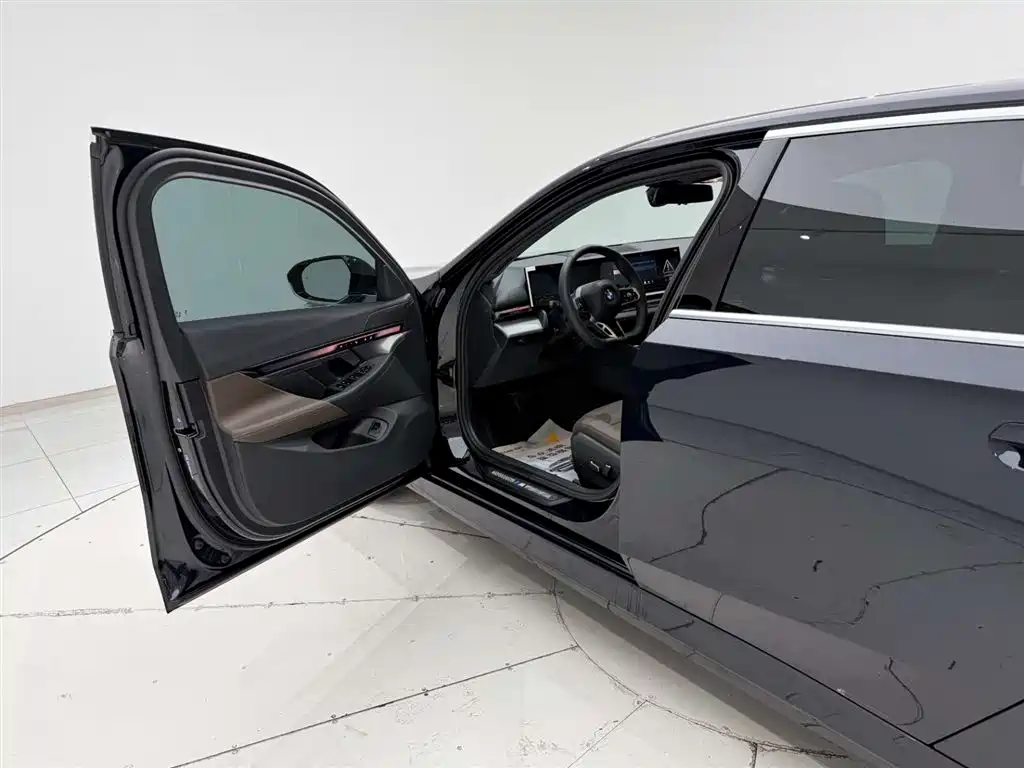 BMW BMW 5 Series 2025 525Li M Sport Package 2025 - thumbnail 13