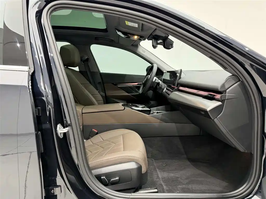 BMW BMW 5 Series 2025 525Li M Sport Package 2025 - thumbnail 19