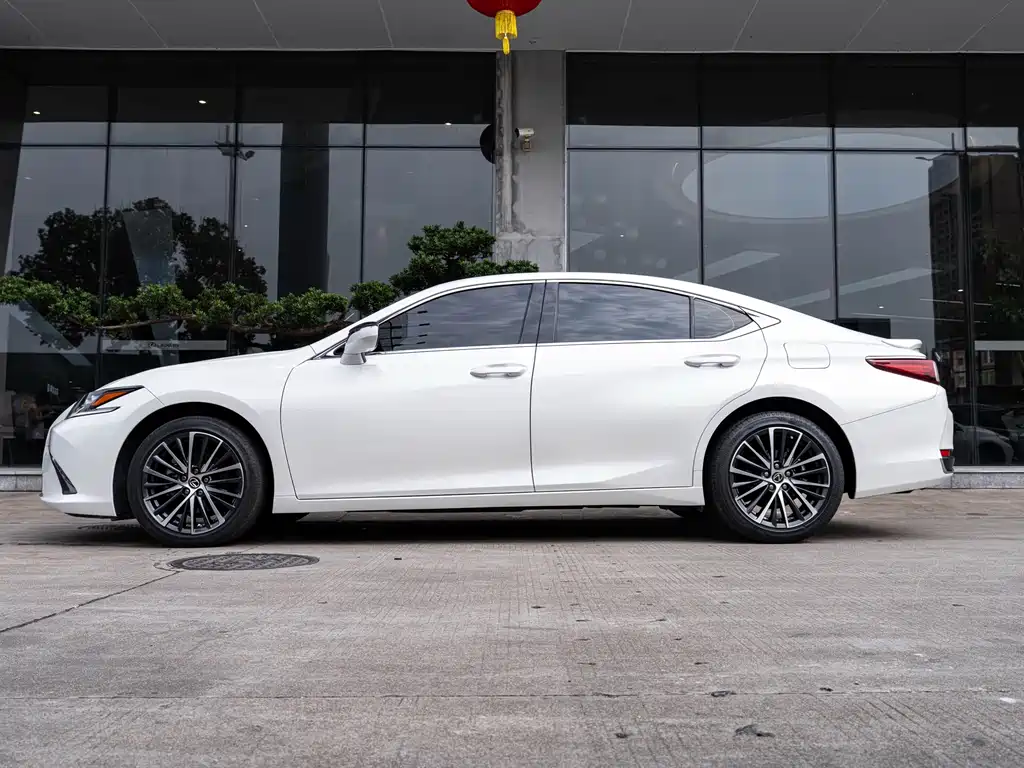 Lexus Lexus ES 2022 300h Premium Edition 2023 - thumbnail 4