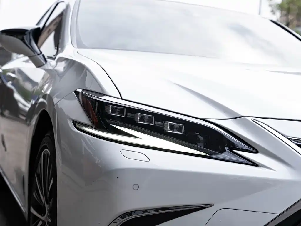 Lexus Lexus ES 2022 300h Premium Edition 2023 - thumbnail 6