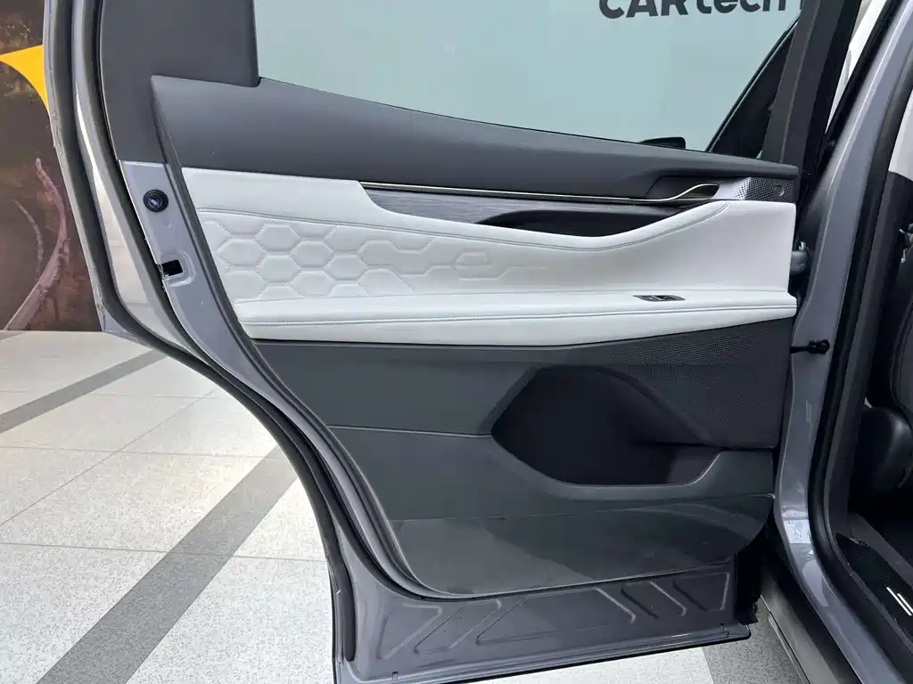 Ford Ford Edge L 2023 2.0T EcoBoost Hybrid FWD 7-Seater Luxury 2025 - thumbnail 13