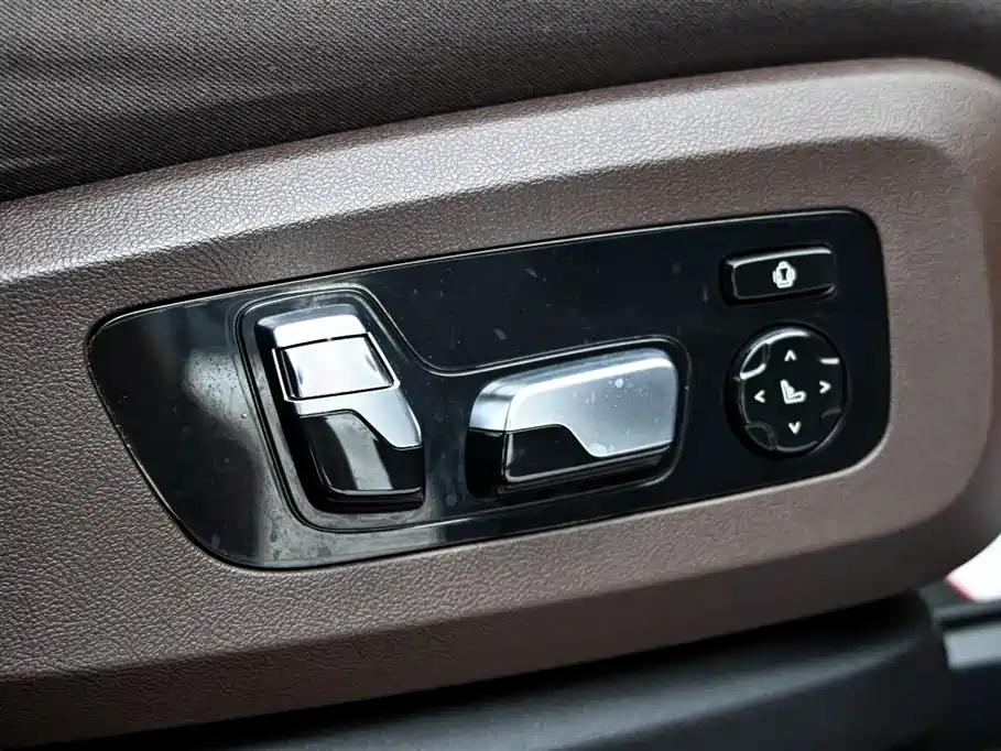 BMW BMW X5 2022 Facelift xDrive40Li M Sport Package 2023 - thumbnail 25