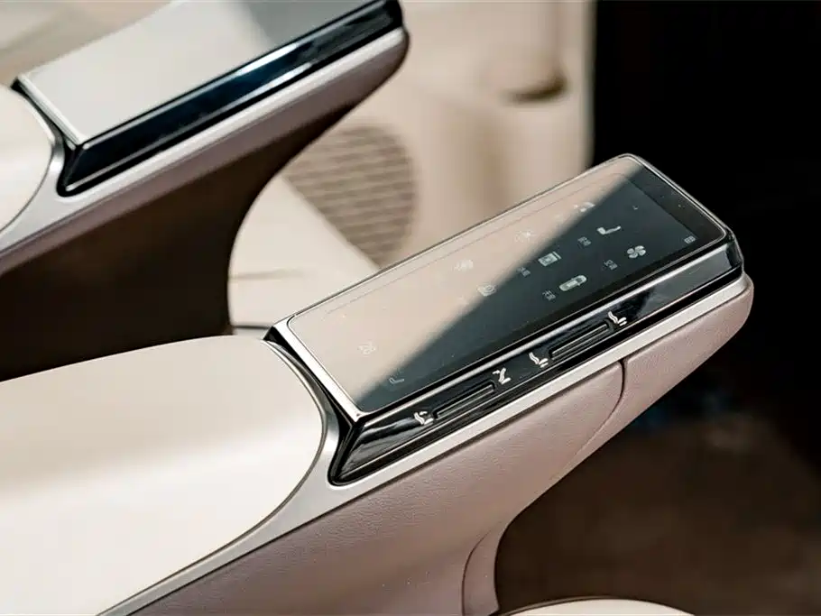 Denza Denza D9 2024 DM-i 980 AWD Flagship 2024 - thumbnail 26