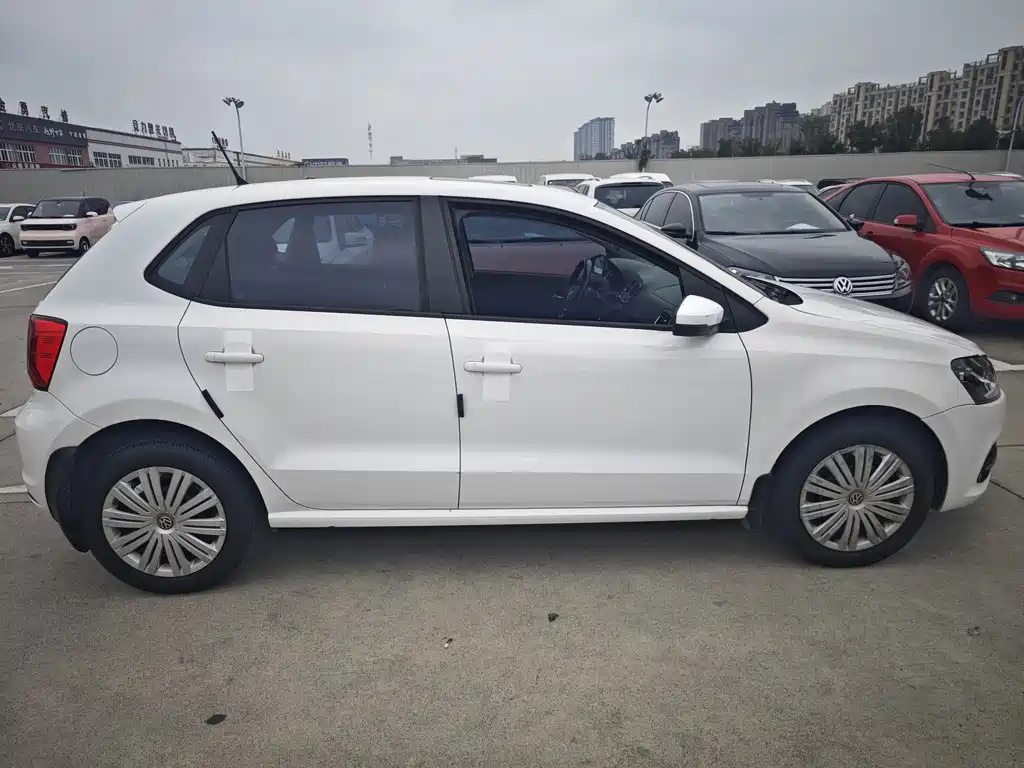 Volkswagen Volkswagen Polo 2016 1.6L Automatic Comfort Edition 2017 - thumbnail 4