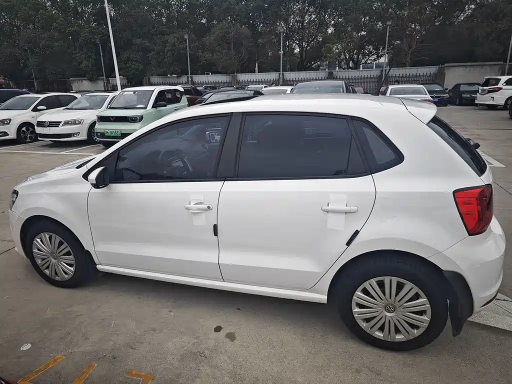Volkswagen Volkswagen Polo 2016 1.6L Automatic Comfort Edition 2017 - thumbnail 5