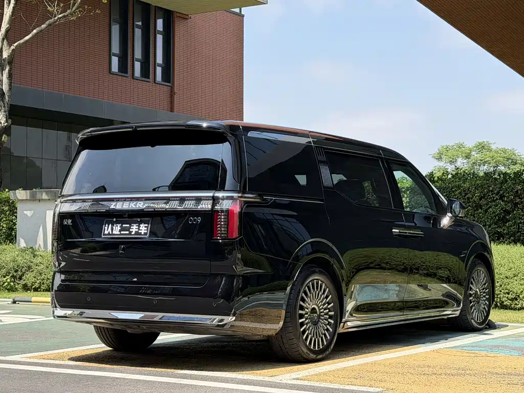 Zeekr Zeekr 009 2024 Six-Seater Executive Edition AWD 108kWh 2025 - thumbnail 6