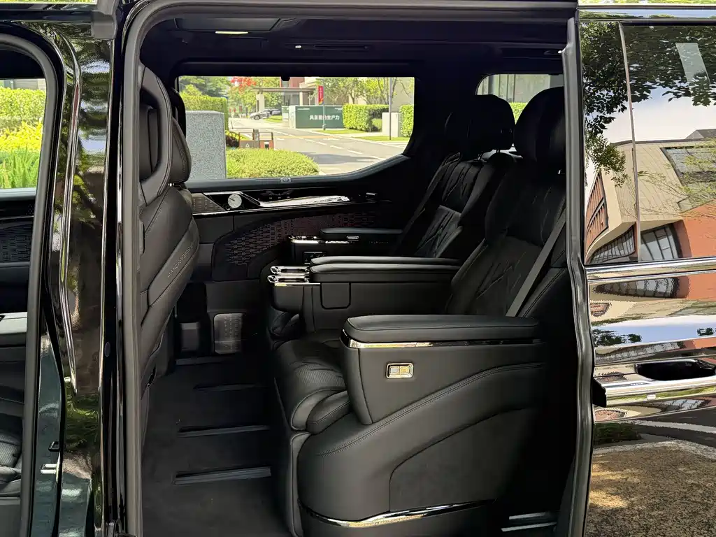 Zeekr Zeekr 009 2024 Six-Seater Executive Edition AWD 108kWh 2025 - thumbnail 9