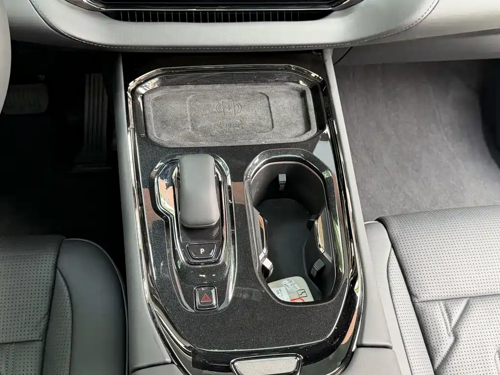 Zeekr Zeekr 009 2024 Six-Seater Executive Edition AWD 108kWh 2025 - thumbnail 14