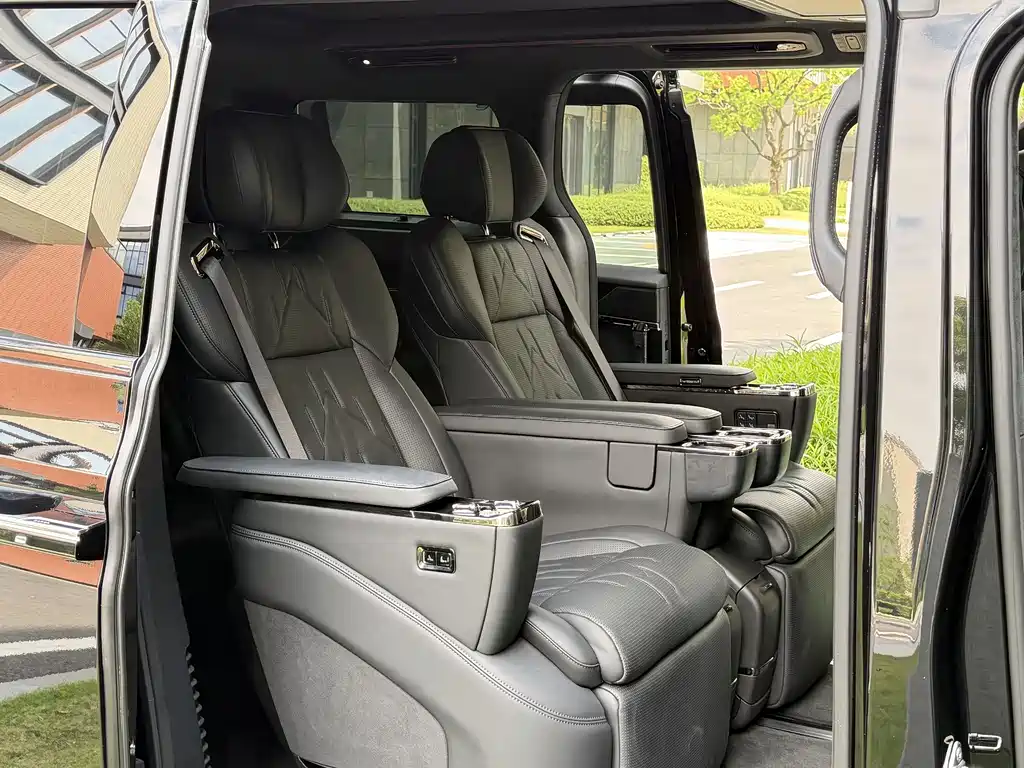 Zeekr Zeekr 009 2024 Six-Seater Executive Edition AWD 108kWh 2025 - thumbnail 18
