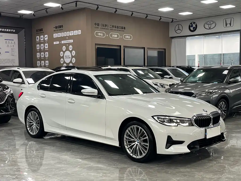 BMW BMW 3 Series 2022 Facelift 320i M Sport Package 2022 - thumbnail 3