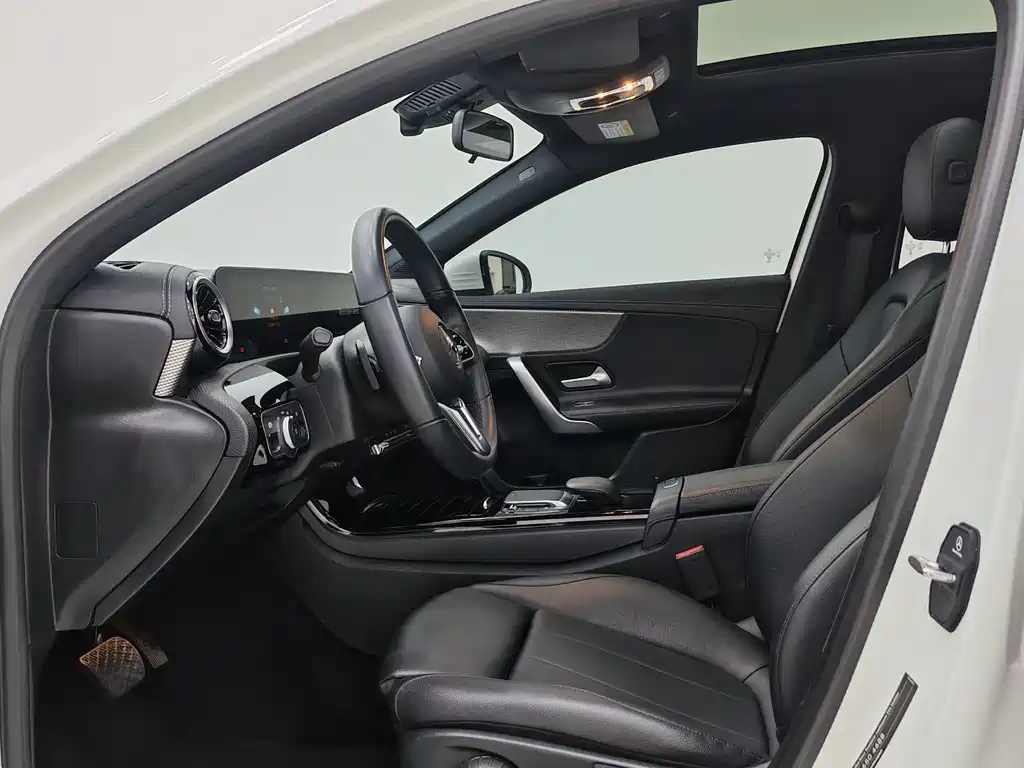 Mercedes-Benz Mercedes-Benz A-Class 2022 A 180 L Sport Sedan 2023 - thumbnail 7