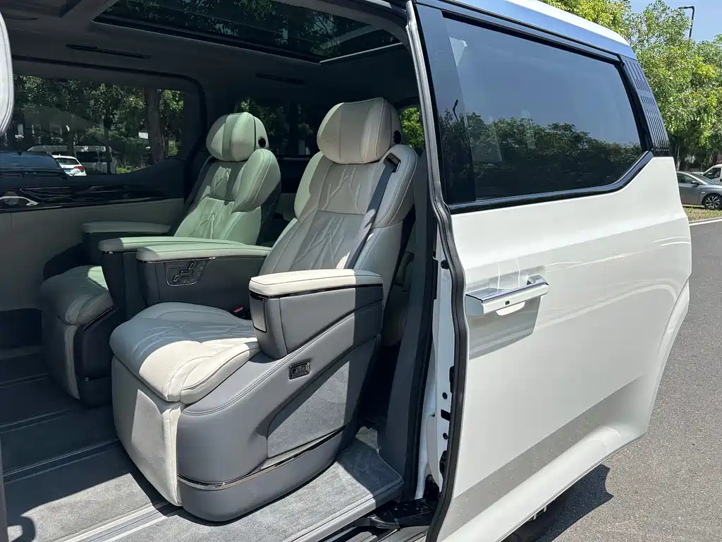 Zeekr Zeekr 009 2024 7-Seater Aisle Edition AWD 108kWh 2025 - thumbnail 11