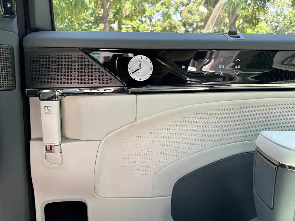 Zeekr Zeekr 009 2024 7-Seater Aisle Edition AWD 108kWh 2025 - thumbnail 15