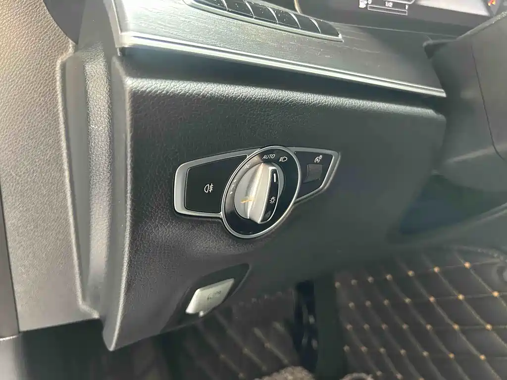 Mercedes-Benz Mercedes-Benz E-Class 2020 Facelift E 300 L Sport Special Edition 2020 - thumbnail 5