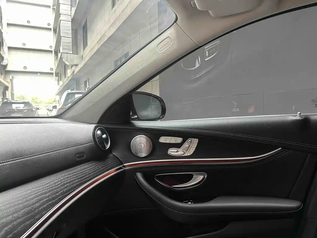 Mercedes-Benz Mercedes-Benz E-Class 2020 Facelift E 300 L Sport Special Edition 2020 - thumbnail 9