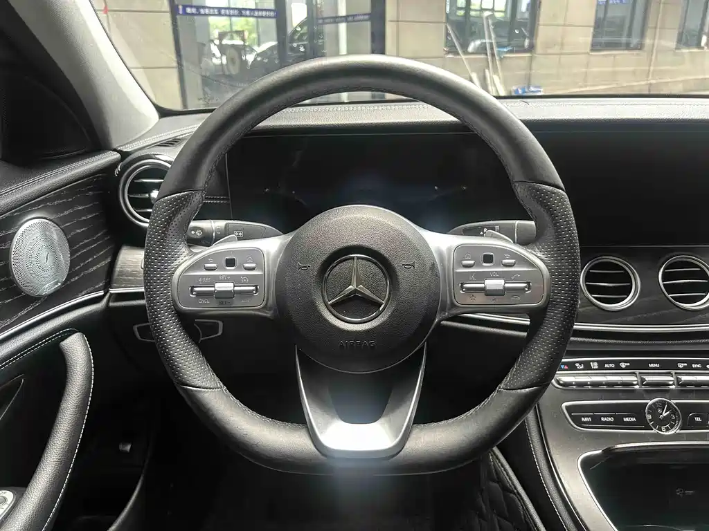 Mercedes-Benz Mercedes-Benz E-Class 2020 Facelift E 300 L Sport Special Edition 2020 - thumbnail 12