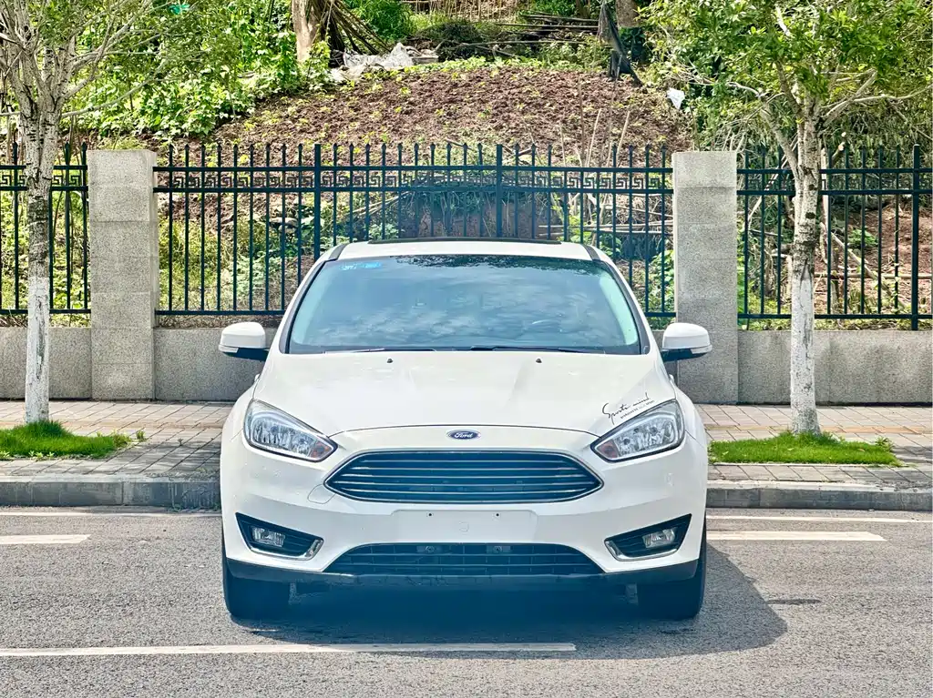 Ford Ford Focus 2015 Sedan 1.6L Manual Trend 2016 - thumbnail 2