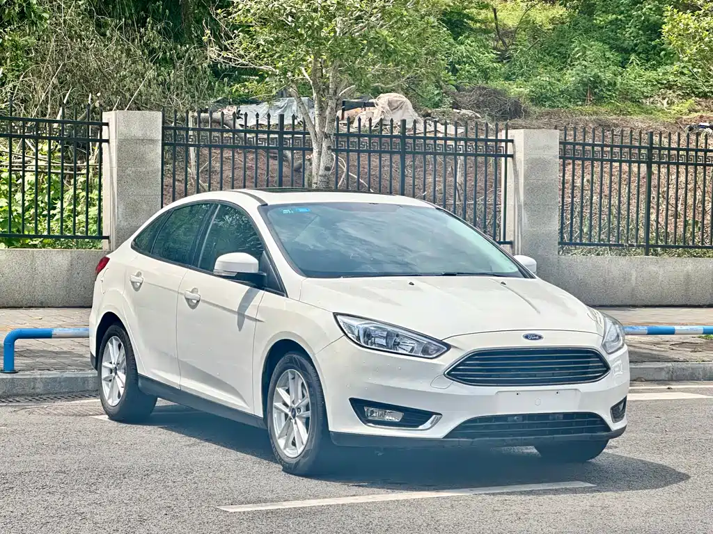 Ford Ford Focus 2015 Sedan 1.6L Manual Trend 2016 - thumbnail 3