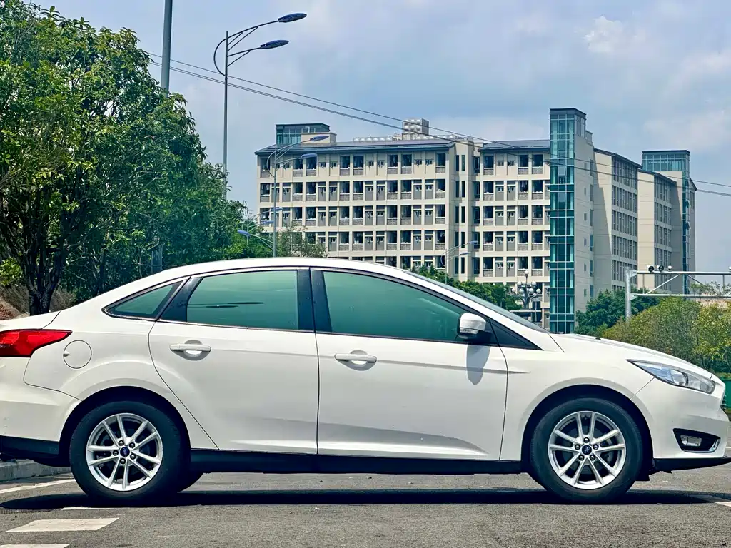 Ford Ford Focus 2015 Sedan 1.6L Manual Trend 2016 - thumbnail 4