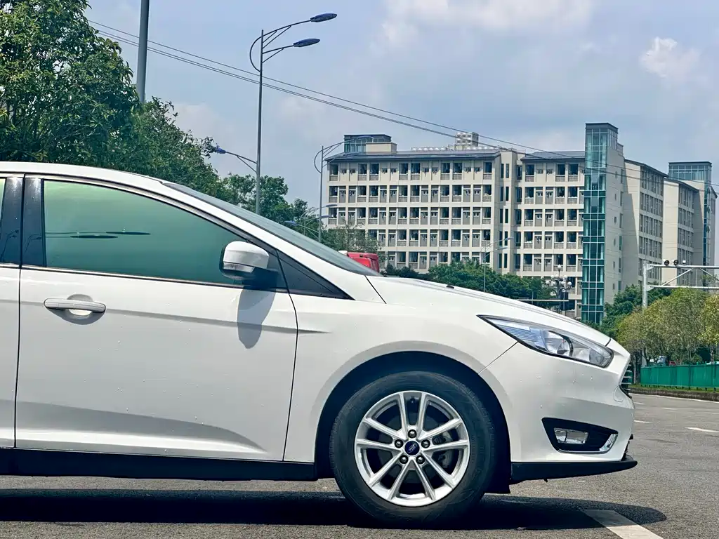 Ford Ford Focus 2015 Sedan 1.6L Manual Trend 2016 - thumbnail 6