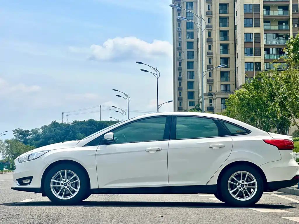 Ford Ford Focus 2015 Sedan 1.6L Manual Trend 2016 - thumbnail 7