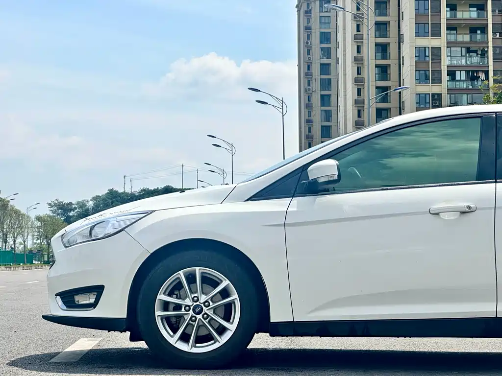 Ford Ford Focus 2015 Sedan 1.6L Manual Trend 2016 - thumbnail 8