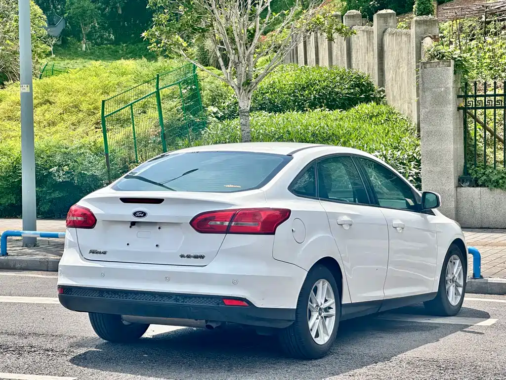 Ford Ford Focus 2015 Sedan 1.6L Manual Trend 2016 - thumbnail 16