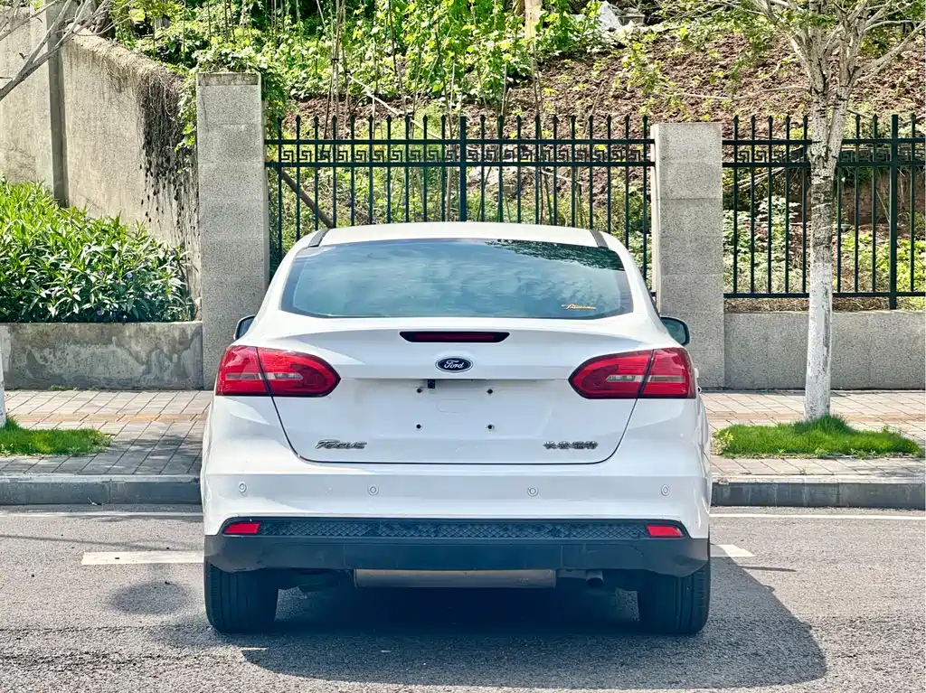 Ford Ford Focus 2015 Sedan 1.6L Manual Trend 2016 - thumbnail 17