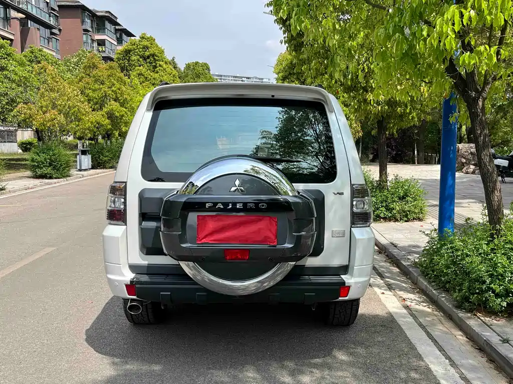 Mitsubishi Mitsubishi Pajero 2019 3.0L Automatic Standard Edition 2019 - thumbnail 4