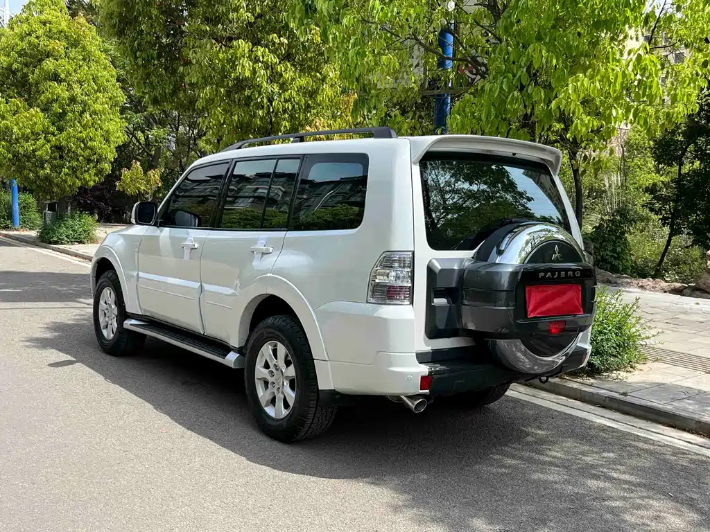 Mitsubishi Mitsubishi Pajero 2019 3.0L Automatic Standard Edition 2019 - thumbnail 5