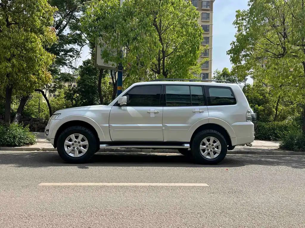 Mitsubishi Mitsubishi Pajero 2019 3.0L Automatic Standard Edition 2019 - thumbnail 6