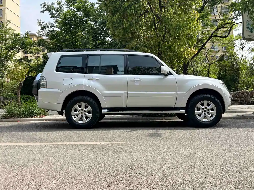 Mitsubishi Mitsubishi Pajero 2019 3.0L Automatic Standard Edition 2019 - thumbnail 7