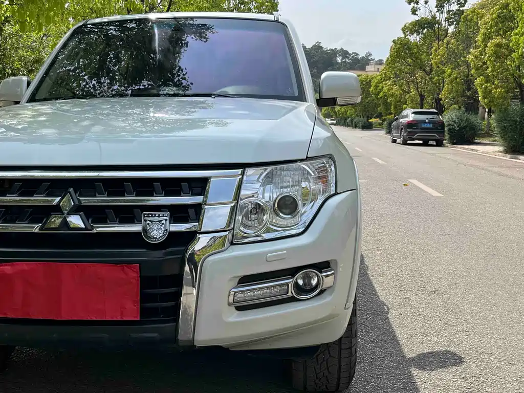 Mitsubishi Mitsubishi Pajero 2019 3.0L Automatic Standard Edition 2019 - thumbnail 8
