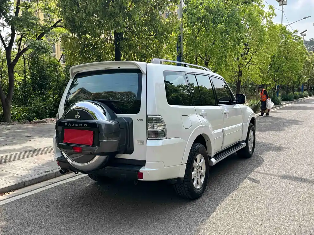 Mitsubishi Mitsubishi Pajero 2019 3.0L Automatic Standard Edition 2019 - thumbnail 10