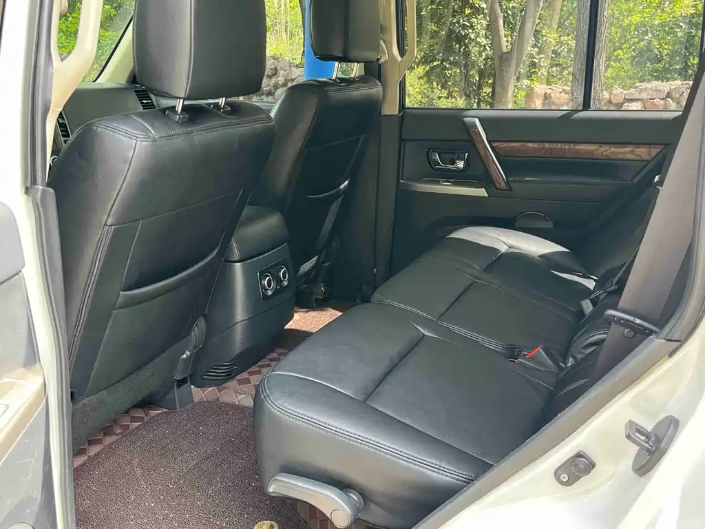 Mitsubishi Mitsubishi Pajero 2019 3.0L Automatic Standard Edition 2019 - thumbnail 19