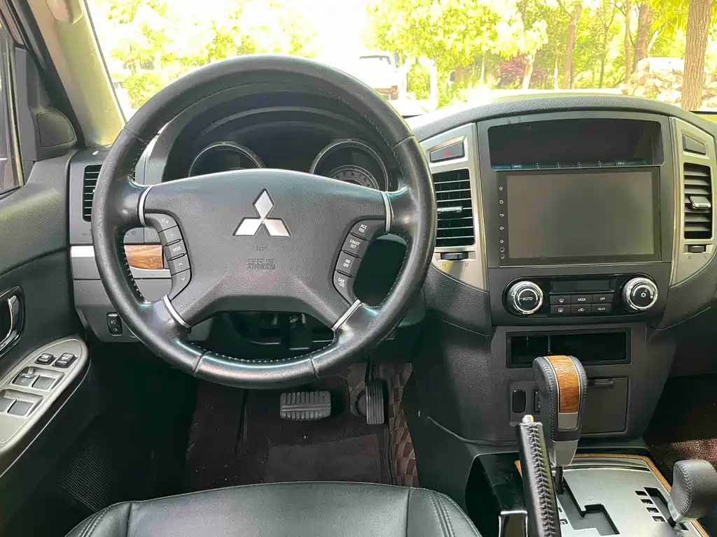 Mitsubishi Mitsubishi Pajero 2019 3.0L Automatic Standard Edition 2019 - thumbnail 20