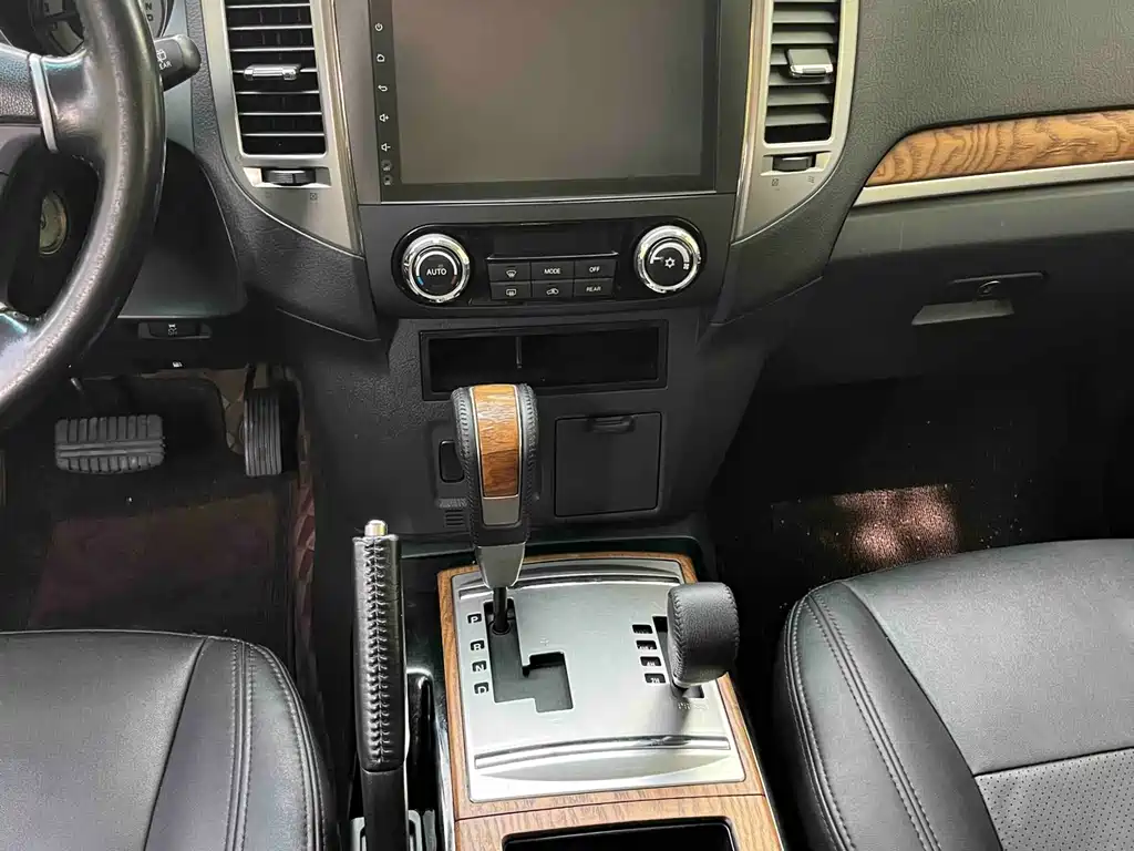 Mitsubishi Mitsubishi Pajero 2019 3.0L Automatic Standard Edition 2019 - thumbnail 21