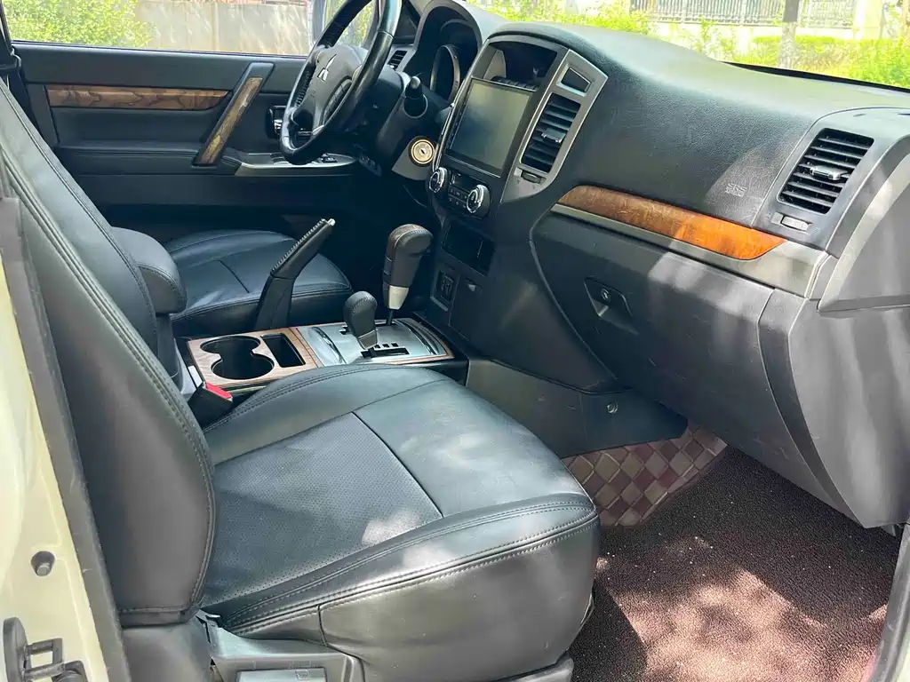 Mitsubishi Mitsubishi Pajero 2019 3.0L Automatic Standard Edition 2019 - thumbnail 23