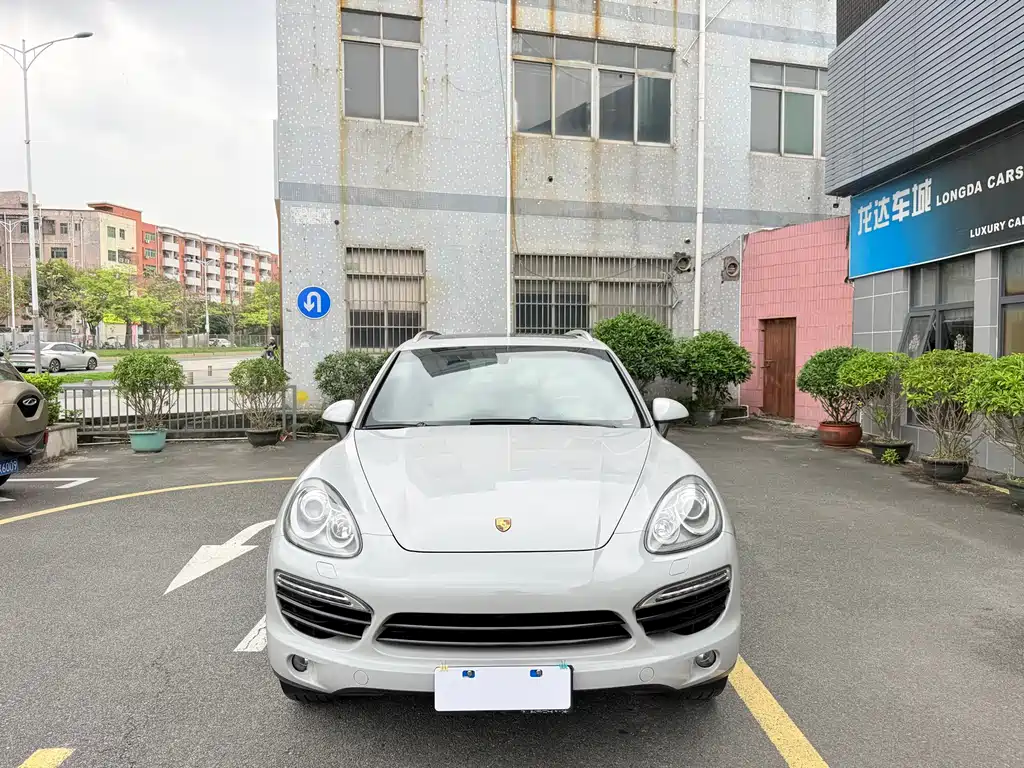 Porsche 2014 Porsche Cayenne Platinum Edition 3.0T 2015 - thumbnail 2