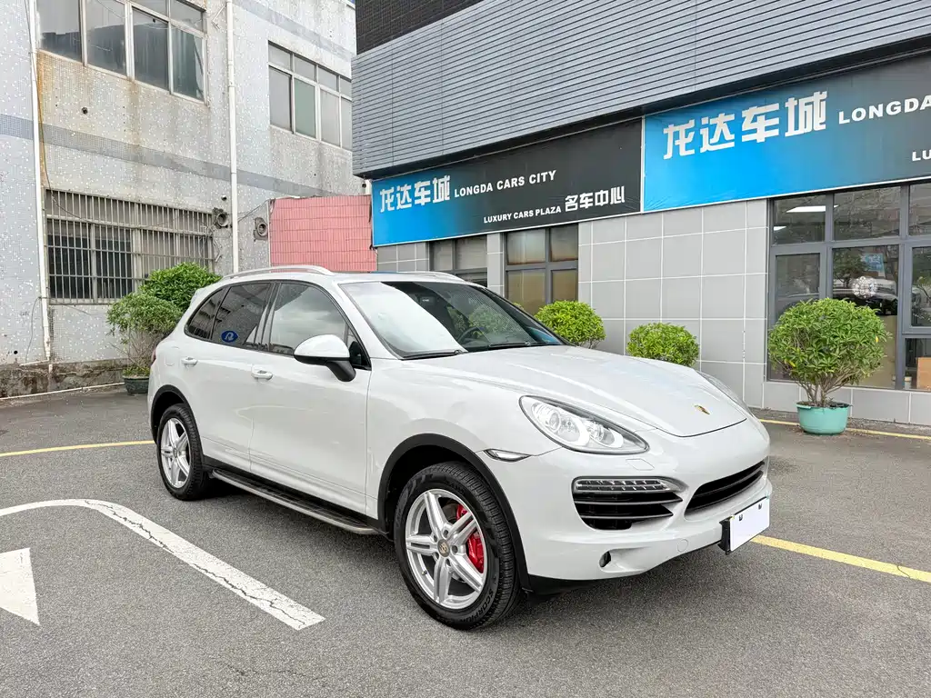 Porsche 2014 Porsche Cayenne Platinum Edition 3.0T 2015 - thumbnail 3