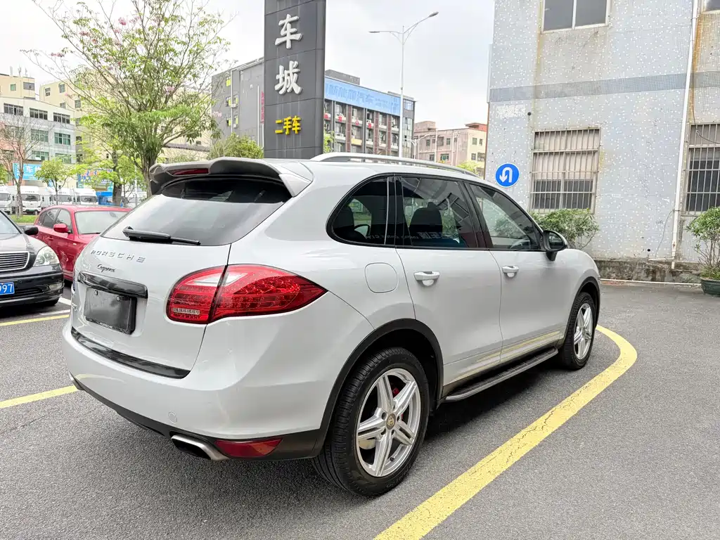 Porsche 2014 Porsche Cayenne Platinum Edition 3.0T 2015 - thumbnail 4