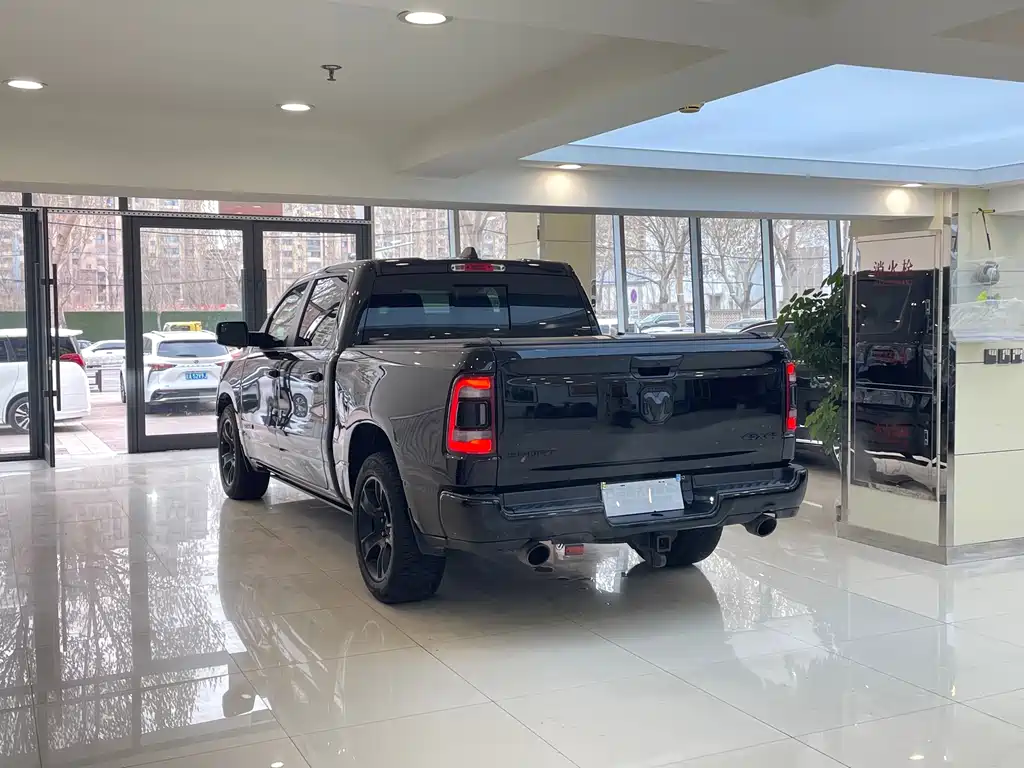 RAM 2022 RAM 1500 5.7L Automatic 2022 - thumbnail 4