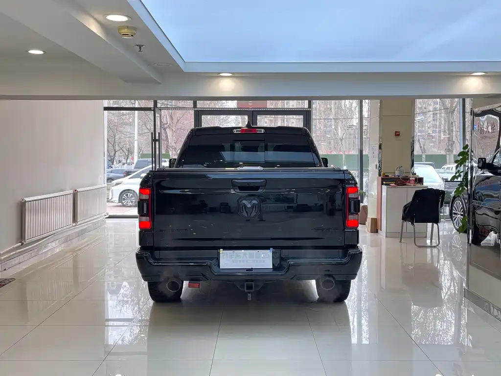 RAM 2022 RAM 1500 5.7L Automatic 2022 - thumbnail 5