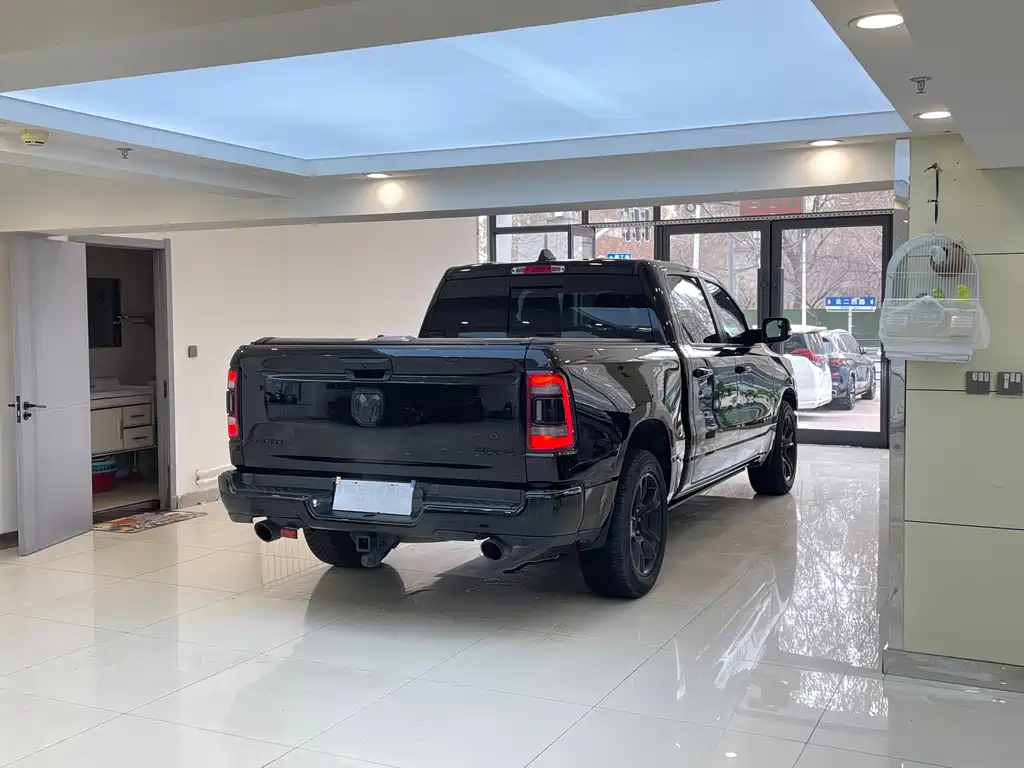 RAM 2022 RAM 1500 5.7L Automatic 2022 - thumbnail 6