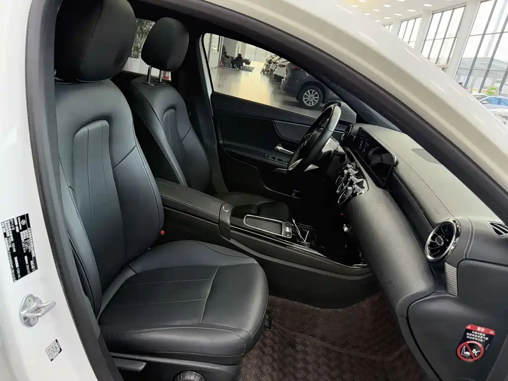 Mercedes-Benz Mercedes-Benz A-Class 2023 A 180 L 2023 - thumbnail 20
